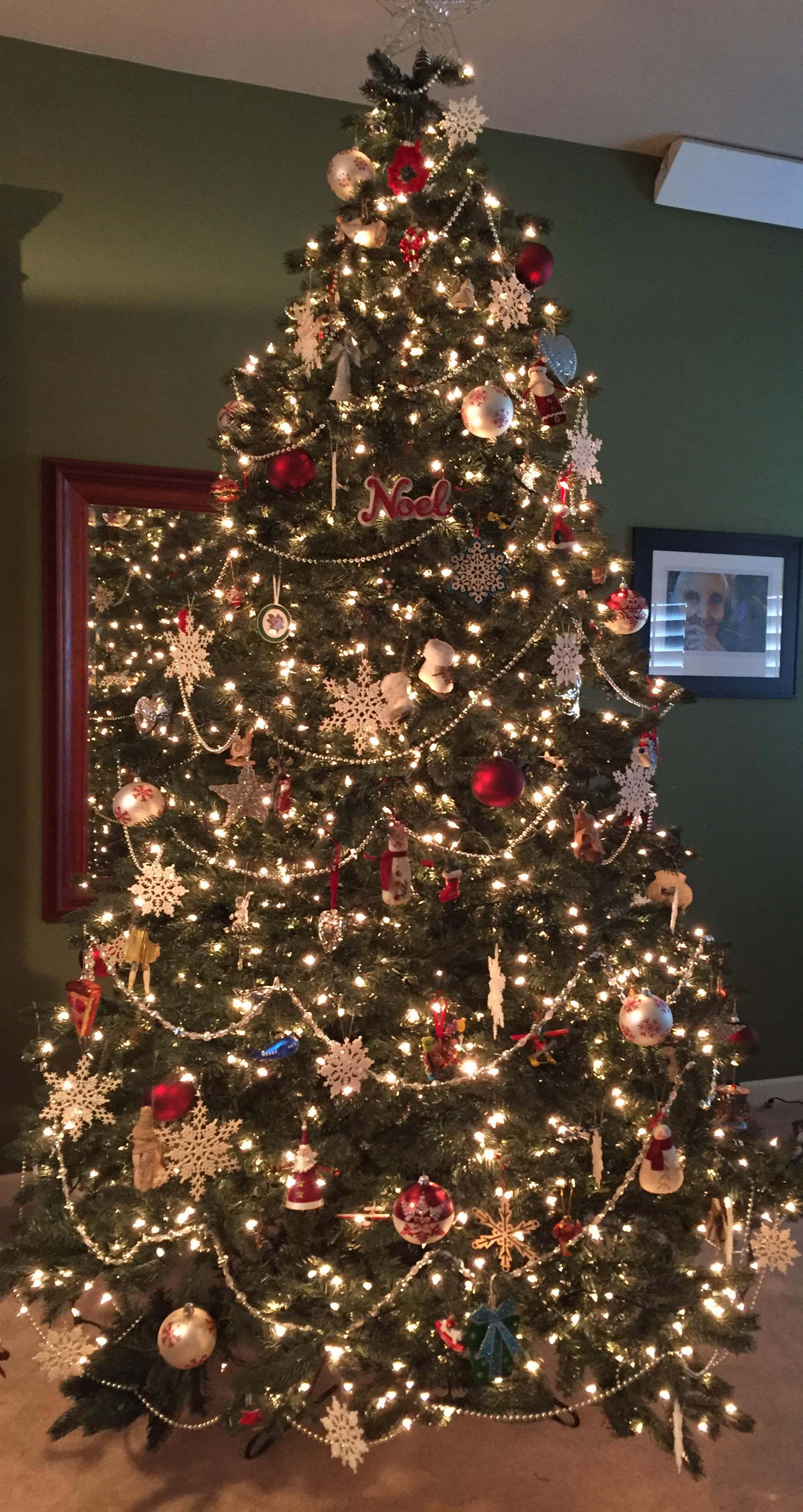 19 steps to a perfectly decorated christmas tree blogher 19 steps to a perfectly decorated christmas tree blogher